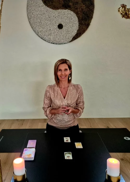 Michaela Ortner Vollmond Meditation Kärnten Michaela Ortner bei der Vollmond Meditation beim Tarotkarten legen