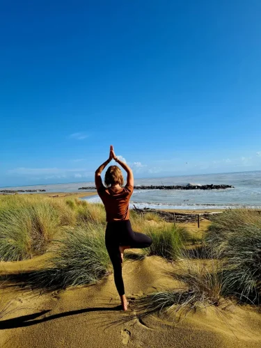 Michaela Ortner Yoga Michaela Ortner beim Yoga am Meer